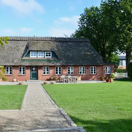 Dom wakacyjny Design Reetdach Ferienhaus Nobilis