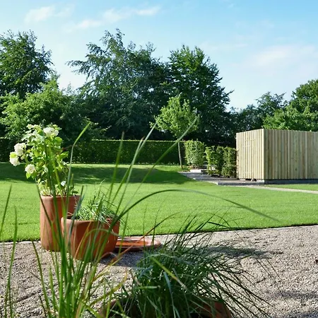 Dom wakacyjny Design Reetdach Ferienhaus Nobilis Wees